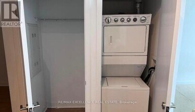 3985 Grand Park Dr in Mississauga, ON - Building Photo - Building Photo