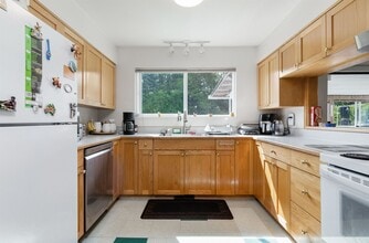 14032 Kalmar Rd in Surrey, BC - Building Photo - Building Photo