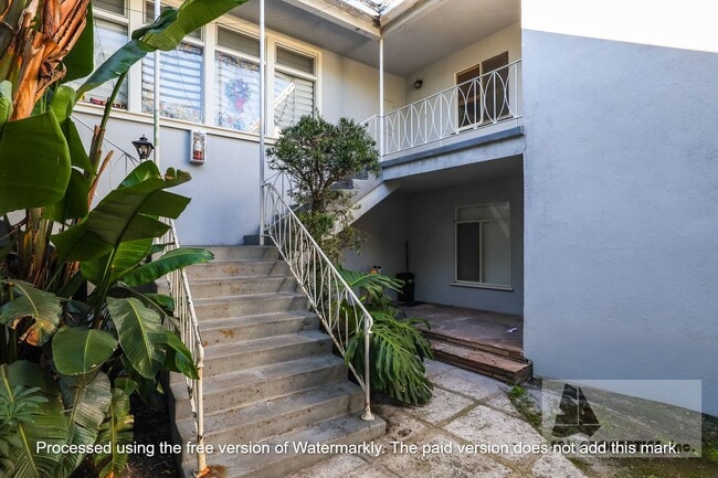 1014 E Carson St in Long Beach, CA - Building Photo - Building Photo