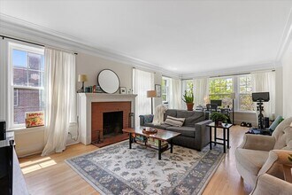 5331 S Cornell Ave in Chicago, IL - Building Photo - Building Photo