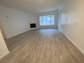 2891 Canyon Crest Dr, Unit 25 in Riverside, CA - Building Photo - Building Photo