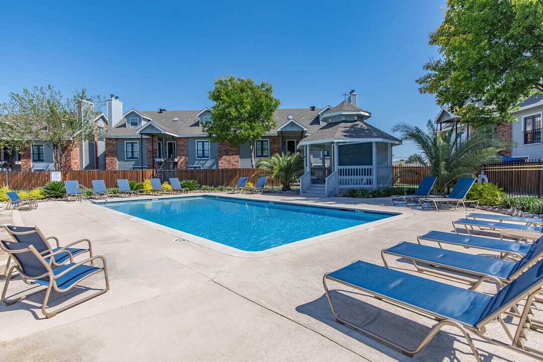 Emory on Grand Photo