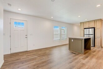 2627 S Lamb Blvd in Las Vegas, NV - Foto de edificio - Building Photo