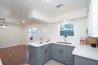 5834 Overdale St in Houston, TX - Building Photo - Building Photo