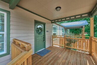 406 McPhail St in Tomball, TX - Building Photo - Building Photo
