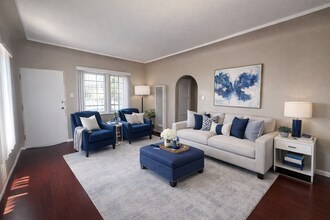 211 W 21st St in Long Beach, CA - Foto de edificio - Building Photo