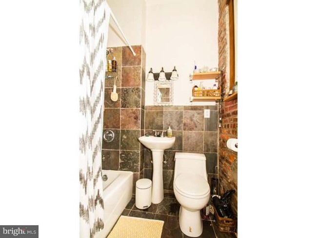 947 N 5th St, Unit Apt 2f in Philadelphia, PA - Building Photo - Building Photo