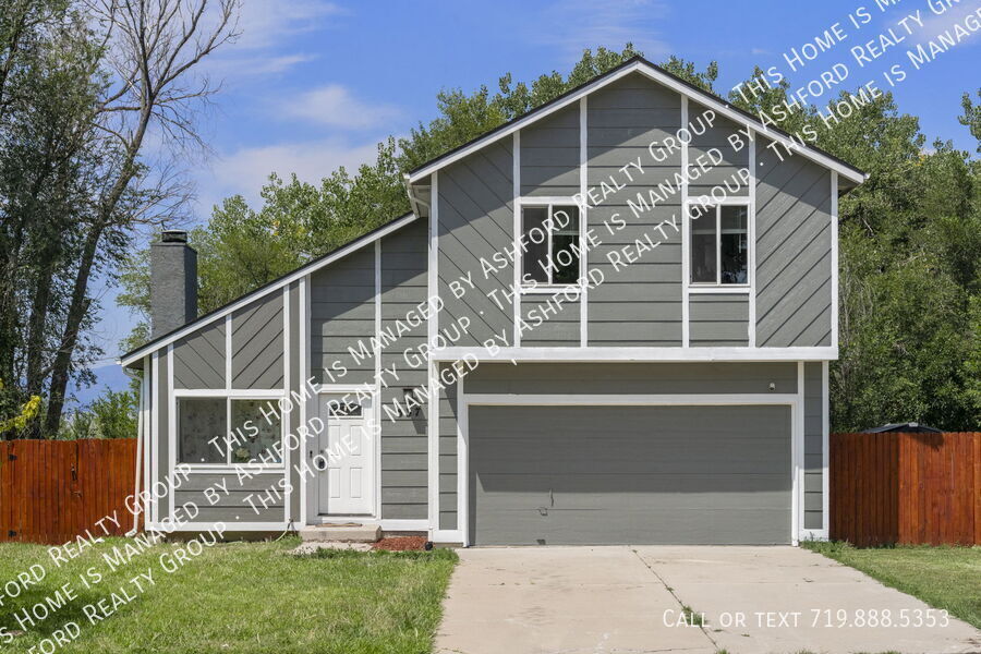 537 Blossom Field Rd in Fountain, CO - Building Photo