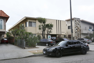 3351 Mentone Ave in Los Angeles, CA - Building Photo