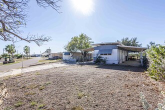 100 Blossum Blvd in Zapata, TX - Building Photo - Building Photo