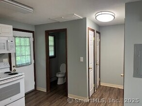 201 Regan Rd in Vernon, CT - Building Photo - Building Photo