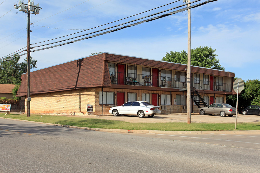 The Villa Manor In The Darralls Addition in Oklahoma City, OK - Building Photo