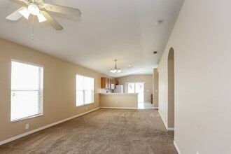 7804 Maroon Peak Dr in Ruskin, FL - Building Photo - Building Photo