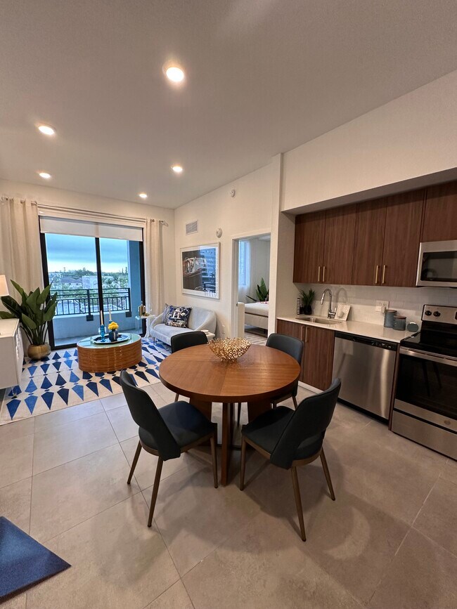 1849 Madison St, Unit B8 in Hollywood, FL - Foto de edificio - Building Photo