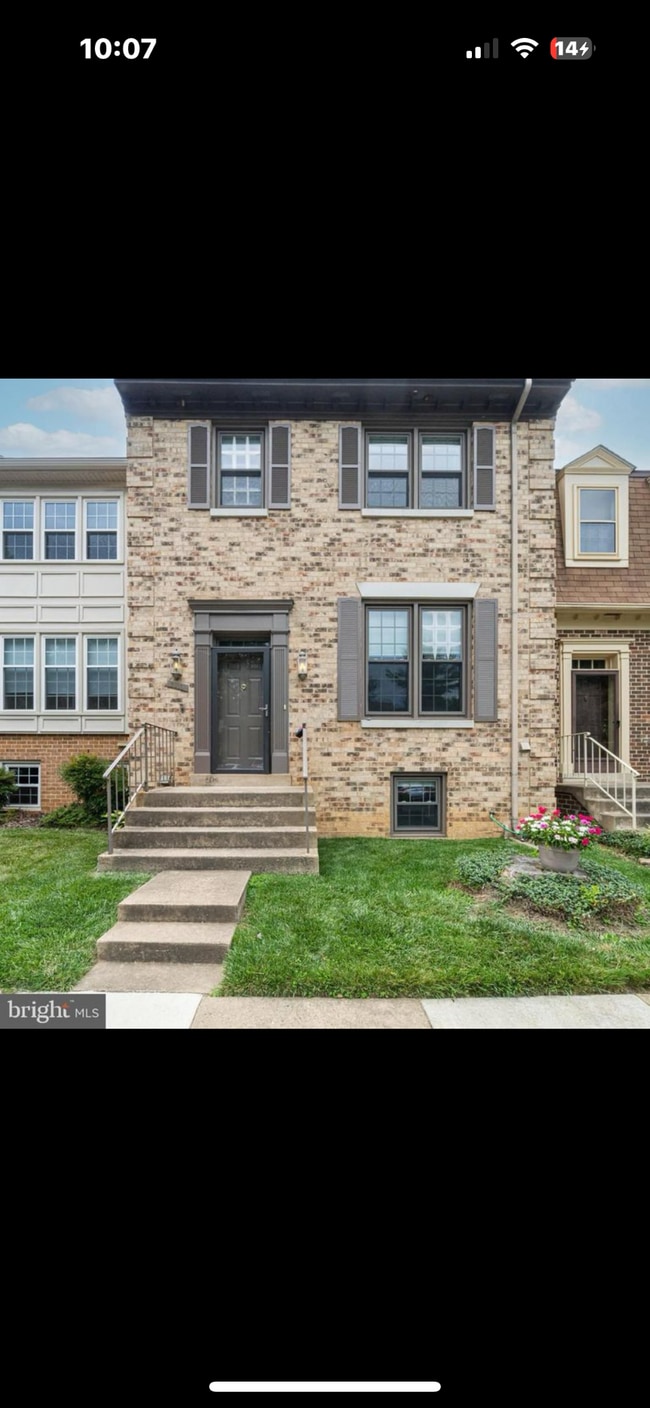 property at 2883 Kelly Sq