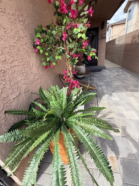 527 W Colden Ave in Los Angeles, CA - Building Photo