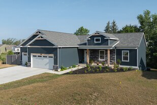 4888 Gordonshire NW in Walker, MI - Building Photo