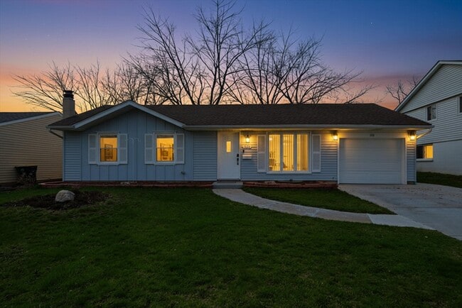 110 Villa Rd in Streamwood, IL - Building Photo - Building Photo