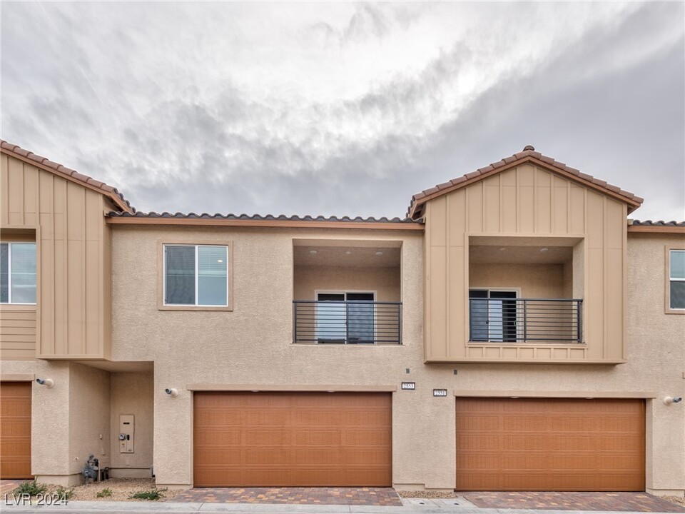 2553 Venetia Pointe St in Henderson, NV - Building Photo