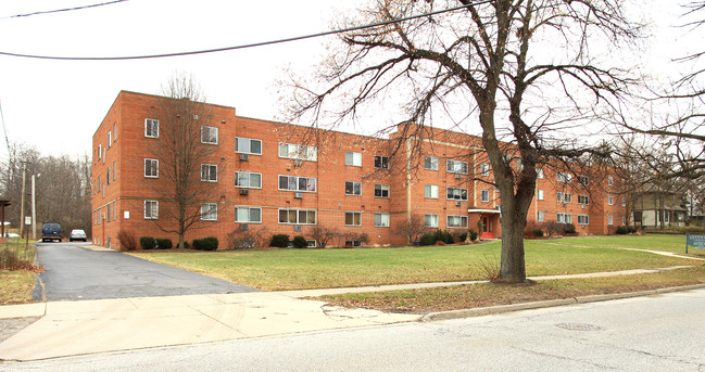 Center Park Apartments in Bedford, OH - Building Photo - Building Photo