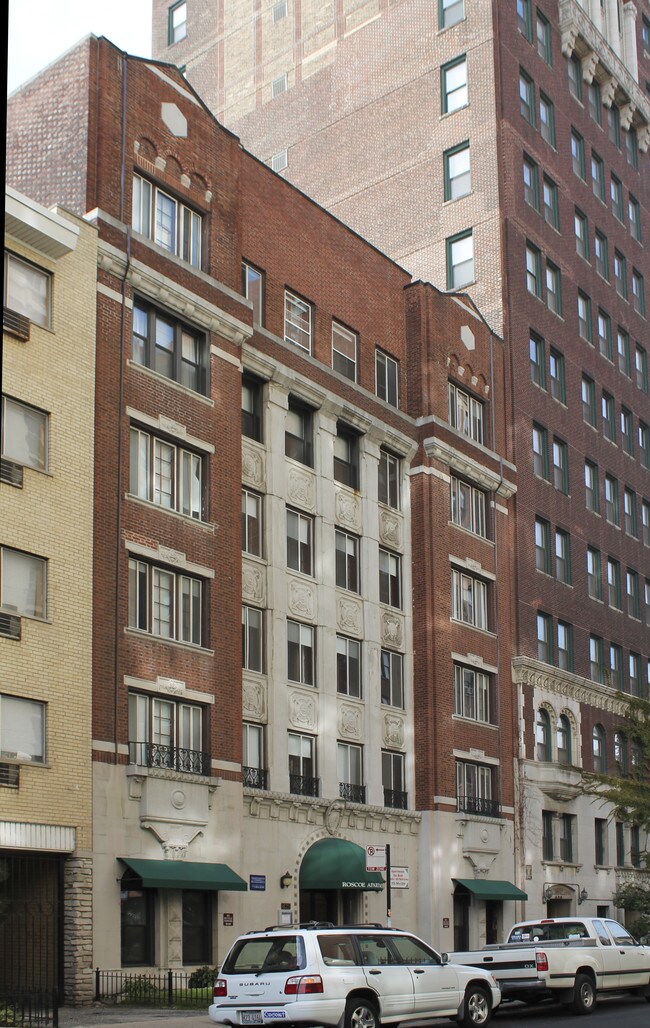 Roscoe Apartments in Chicago, IL - Building Photo - Building Photo