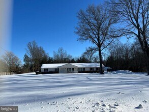 46 Buck Dr in Kintnersville, PA - Building Photo - Building Photo