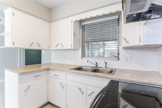 7941 23rd Ave N in St. Petersburg, FL - Building Photo - Building Photo