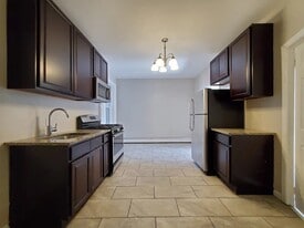233 Fowler Ave, Unit #1E in Jersey City, NJ - Building Photo