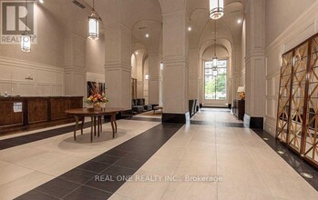 388-388 Prince of Wales Dr in Mississauga, ON - Building Photo - Building Photo