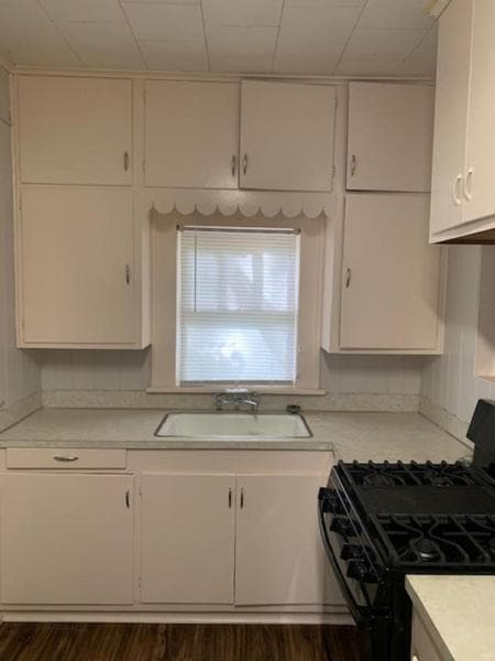 property at 717 W Grove St