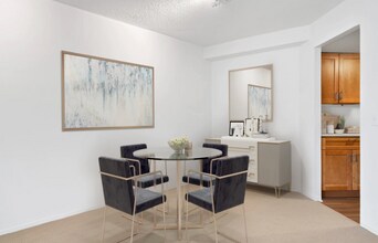 710 N Dearborn St in Chicago, IL - Building Photo - Building Photo