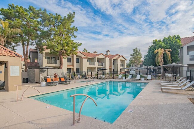 7900 E Princess Dr in Scottsdale, AZ - Foto de edificio - Building Photo