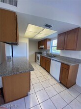 151 Cape Coral Pkwy W in Cape Coral, FL - Foto de edificio - Building Photo