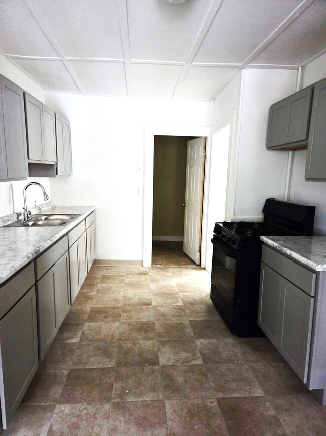 35 Belknap St, Unit 3 in Dover, NH - Building Photo - Building Photo