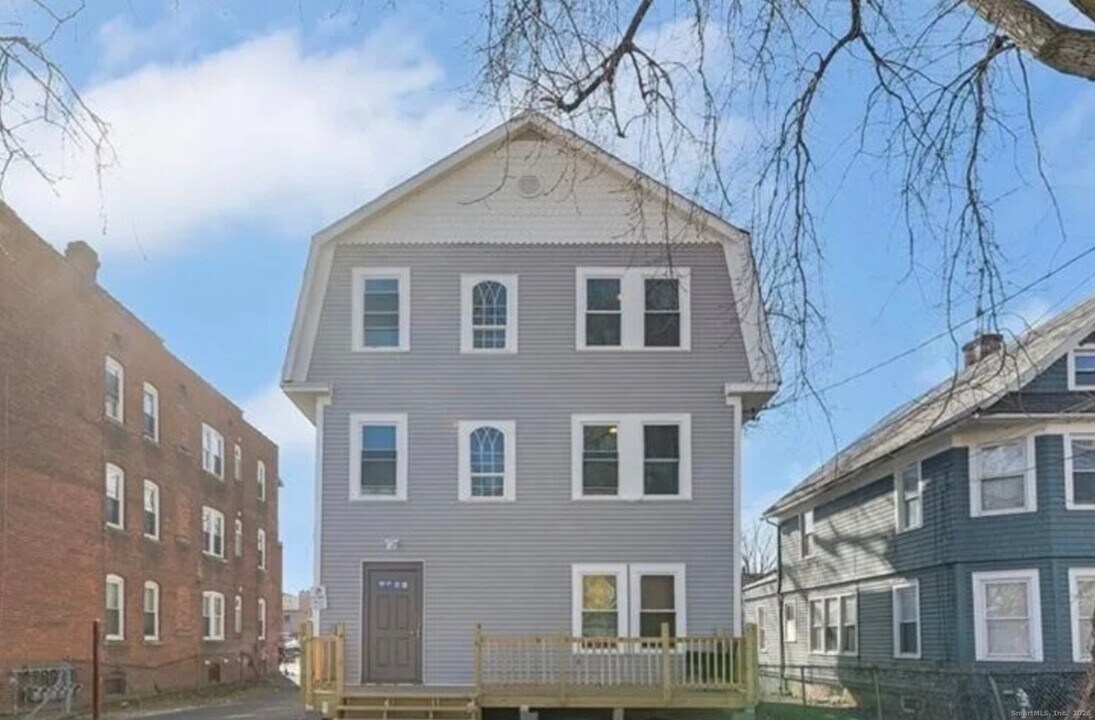213 Westland St in Hartford, CT - Building Photo