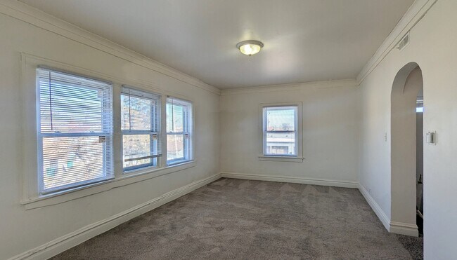 825 W Jefferson St in Joliet, IL - Building Photo - Building Photo