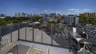 Remi On The River in Miami, FL - Foto de edificio - Building Photo