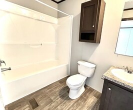 17020 Sleepy Hollow Blvd in Holly, MI - Building Photo - Building Photo