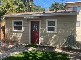 4217 1/2 V St in Sacramento, CA - Building Photo