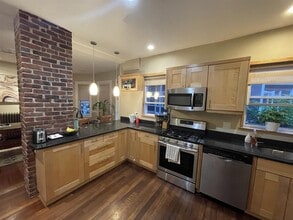 217 Harvard St, Unit 2R in Cambridge, MA - Building Photo - Building Photo