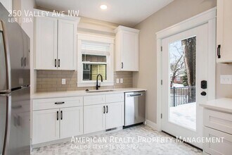 250 Valley Ave NW in Grand Rapids, MI - Building Photo - Building Photo