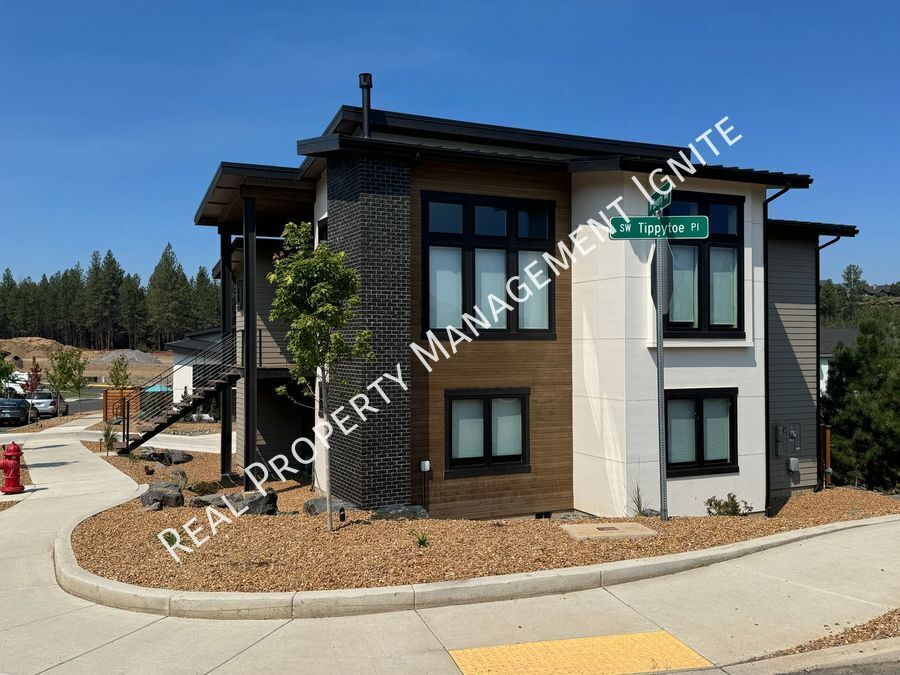 61145 SW Beverly Wy in Bend, OR - Foto de edificio