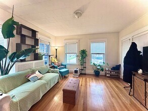 2 Mapleton St, Unit 1 in Boston, MA - Building Photo - Building Photo