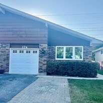 174 Paramount Dr in Wood Dale, IL - Building Photo