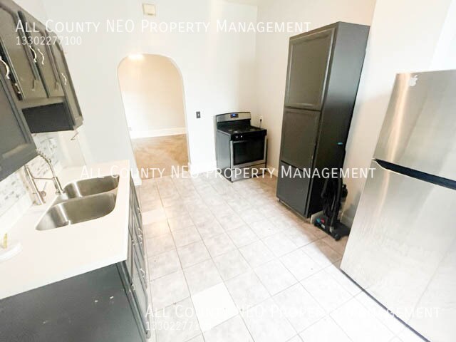 1852 W 45th St in Cleveland, OH - Building Photo - Building Photo