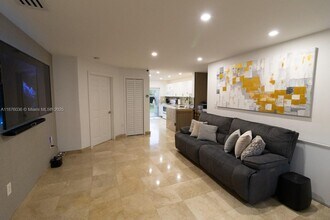 5775 NW 109th Ave in Doral, FL - Building Photo - Building Photo