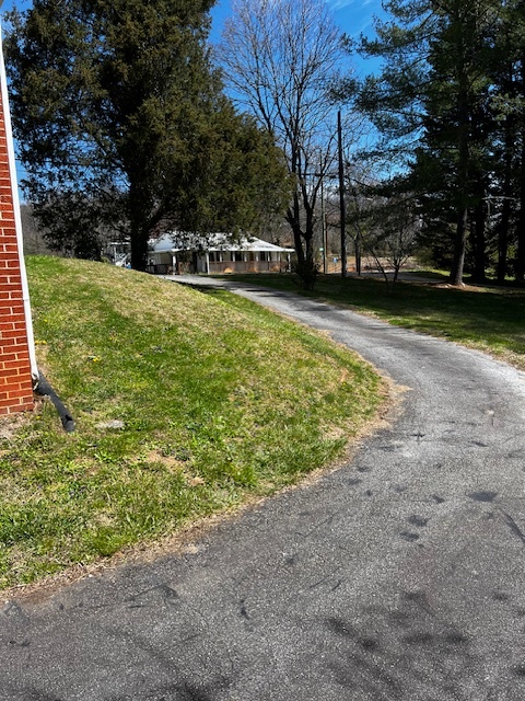 1724 Old Haywood Rd in Asheville, NC - Foto de edificio - Building Photo