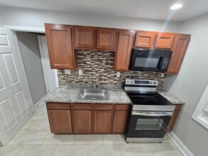 144 Chestnut St in Dundalk, MD - Foto de edificio - Building Photo