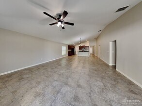 9701 Sage Creek Dr in Ruskin, FL - Building Photo - Building Photo