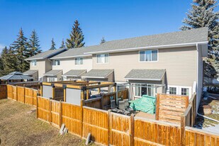 1111 Canterbury Dr SW in Calgary, AB - Building Photo